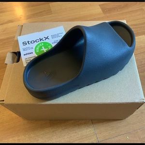 Yeezy slides ,brand new with tag n prof of purchase,bought for my son,too small.